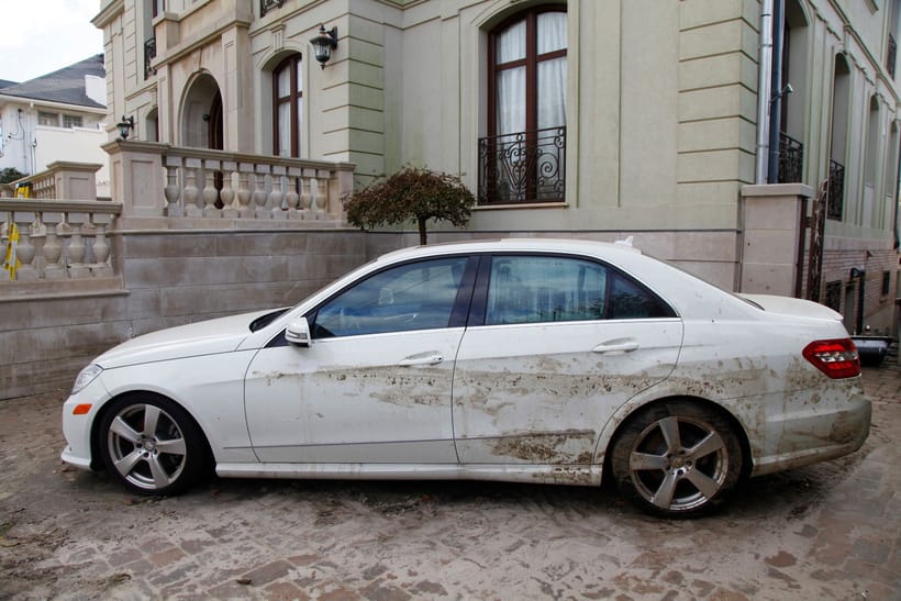 Previene ser estafado al querer comprar un carro que estuvo inundado
