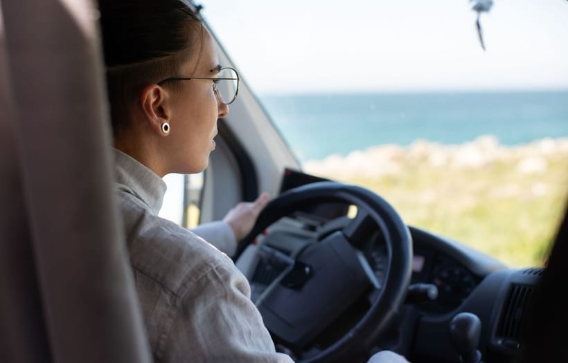 Descubre los puntos ciegos en un carro y cómo manejarlos