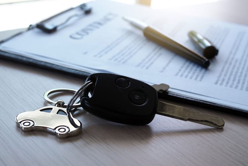 ¿Necesito un seguro cuando voy a rentar un auto?